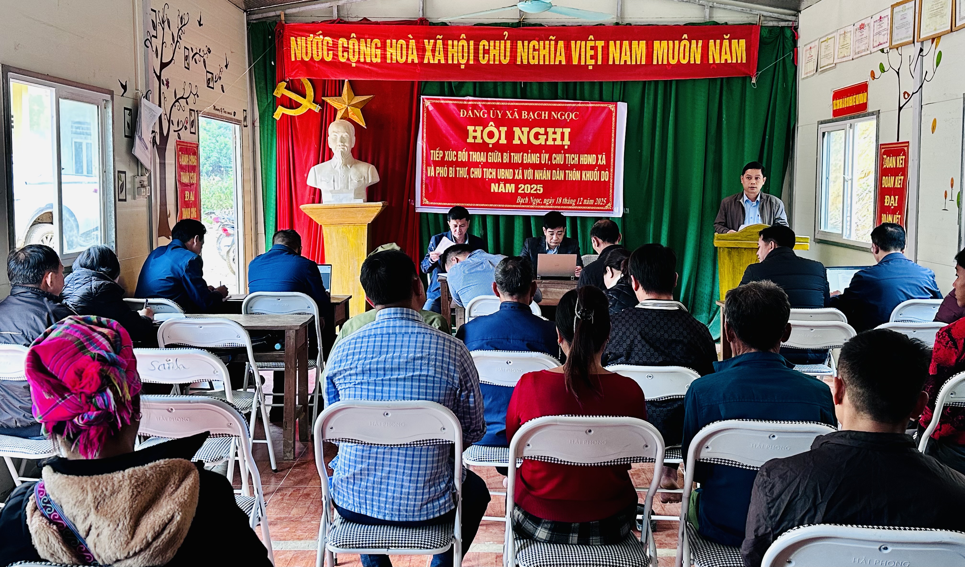 Hội nghị tiếp xúc, đối thoại giữa Bí thư Đảng uỷ, Chủ tịch UBND xã với Nhân dân