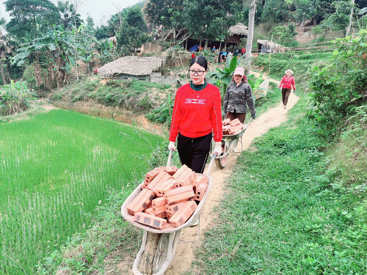 Hội LHPN xã Bằng Hành chung tay xóa nhà tạm, dột nát trên địa bàn xã.