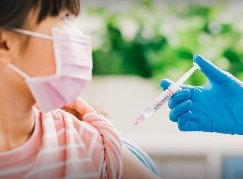 Vaccine dự phòng ngay cả khi trẻ đã mắc COVID-19 tiếp tục cần thiết.