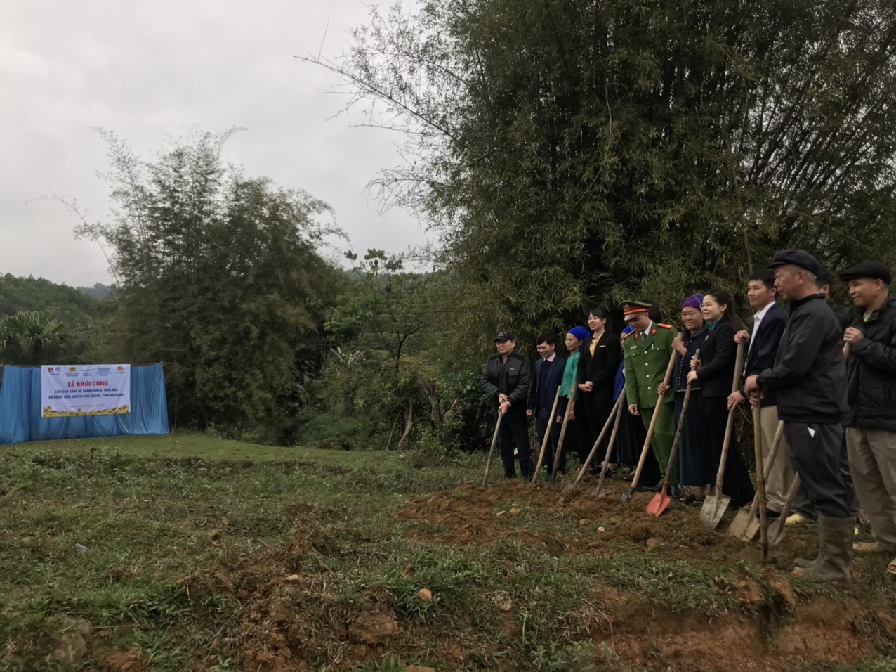 Lễ khởi công làm cầu thôn Nhạ xã Đồng Tâm