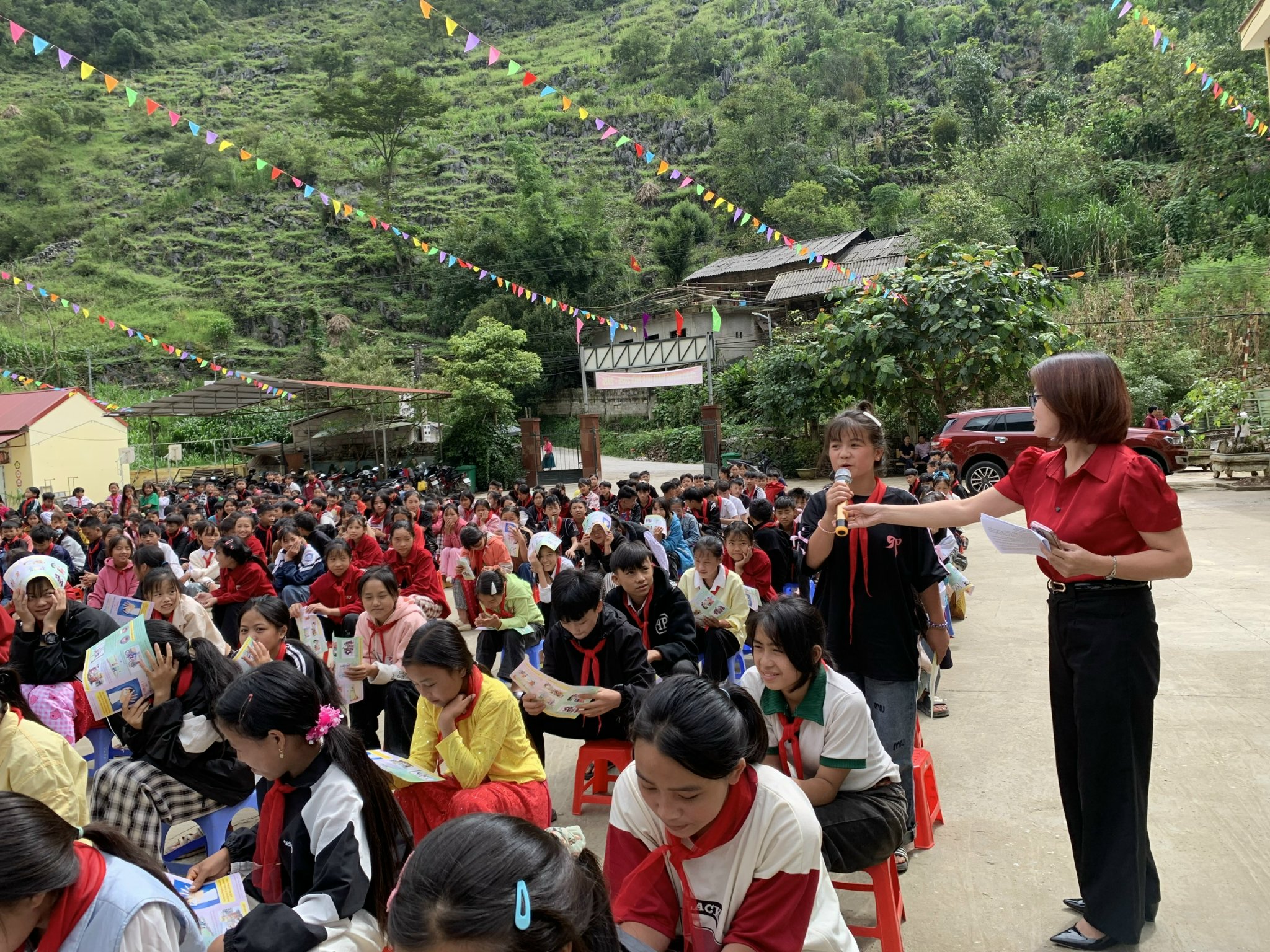 TRUNG TÂM Y TẾ KHU VỰC ĐỒNG VĂN TỔ CHỨC TRUYỀN THÔNG PHÒNG, CHỐNG NGỘ ĐỘC THỰC PHẨM RAU, QUẢ RỪNG, NẤM RỪNG