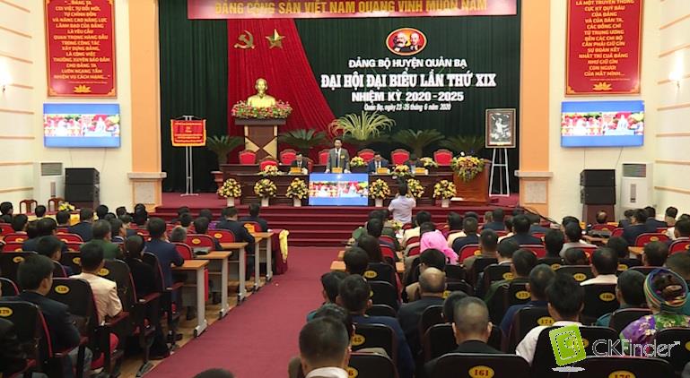 Đoàn thanh niên xã tổ chức cắm biển cảnh báo đuối nước