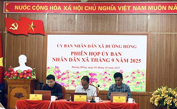 Phiên họp tháng 9 UBND xã Đường Hồng