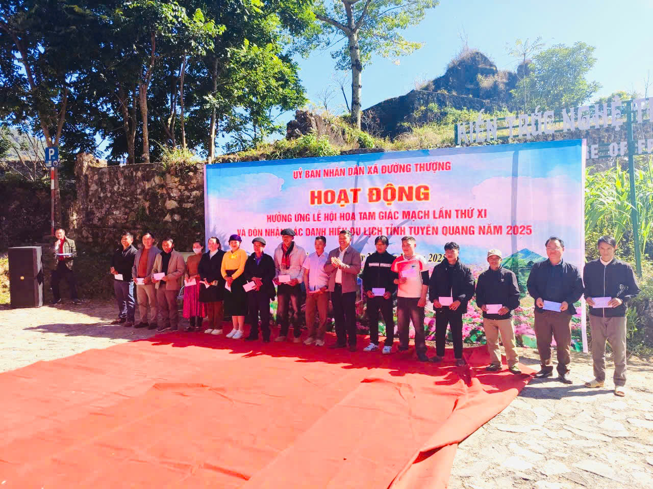 Tổ chức thành công Chương trình các Hoạt động hưởng ứng Lễ hội hoa Tam giác mạch lần thứ XI và đón nhận các Danh hiệu Du lịch tỉnh Tuyên Quang năm 2025 trên địa bàn xã Đường Thượng