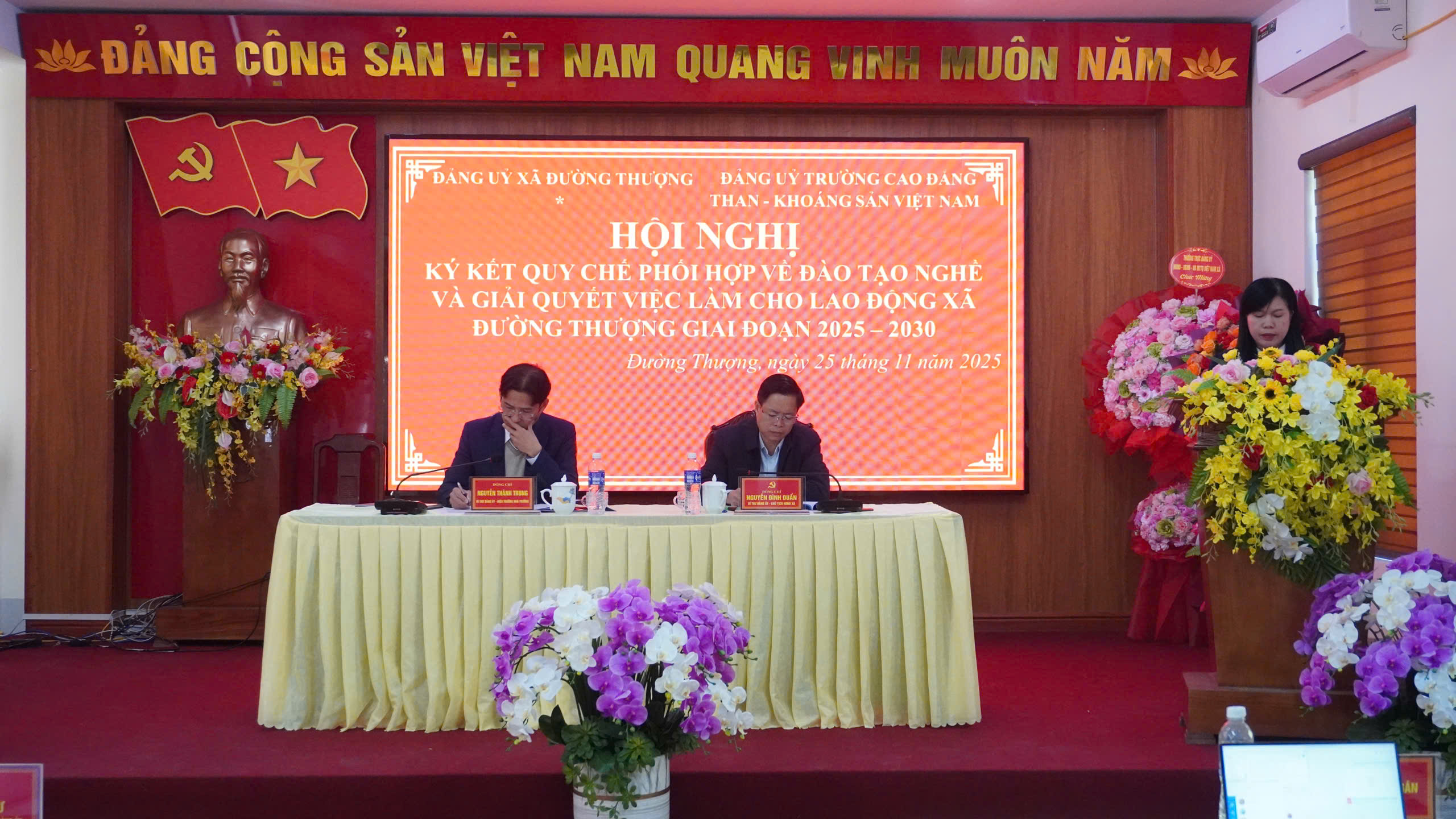 Đảng ủy xã Đường Thượng và Đảng ủy Trường Cao đẳng Than – Khoáng sản Việt Nam đã long trọng tổ chức Lễ ký kết Quy chế phối hợp công tác