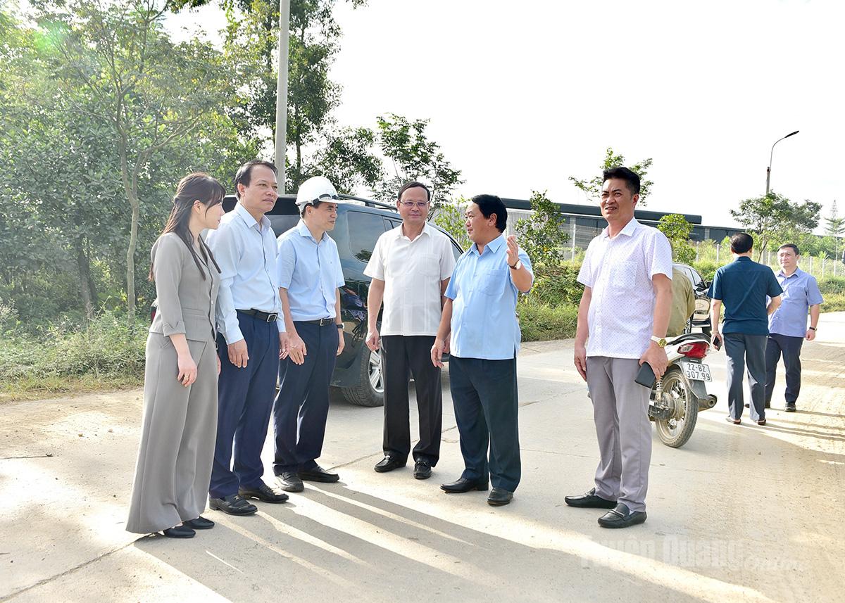 Đồng chí Bí thư Tỉnh uỷ Hầu A Lềnh đặt ra yêu cầu về định hướng quy hoạch phát triển bền vững với đơn vị chủ đầu tư hạ tầng Cụm công nghiệp An Hòa - Long Bình An trên địa bàn phường Bình Thuận.