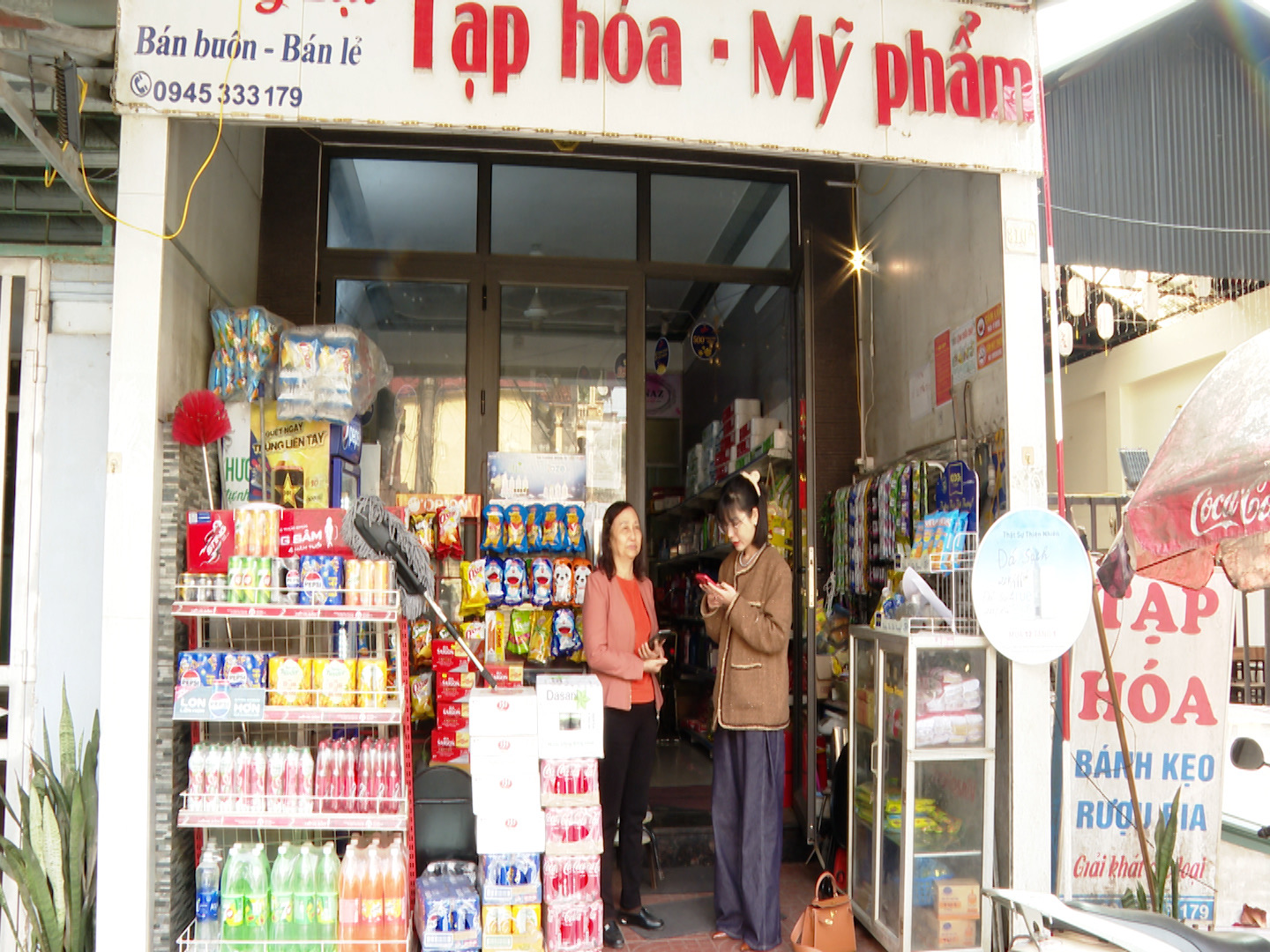 them 8 12 01 30 54 25 Still016