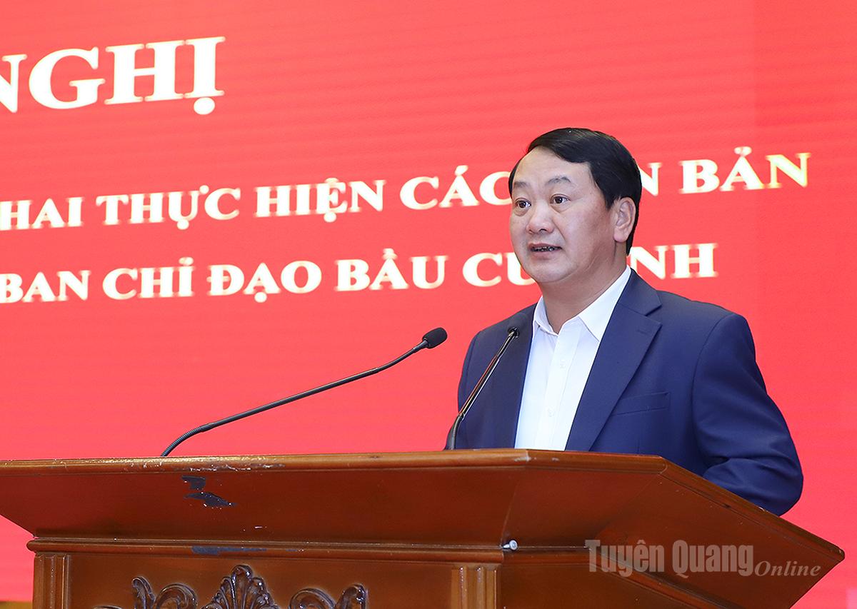 Bí thư Tỉnh ủy Hầu A Lềnh phát biểu kết luận hội nghị