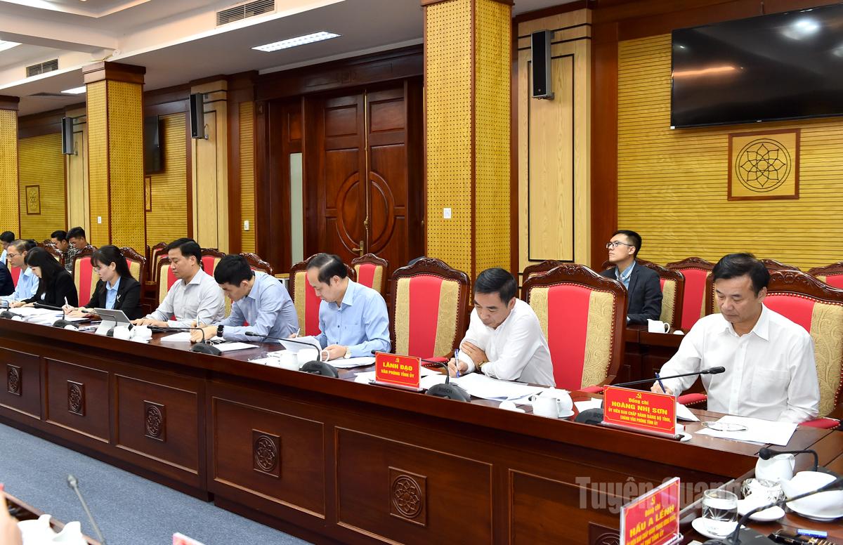 Các đồng chí lãnh đạo Văn phòng Tỉnh ủy tại buổi làm việc.