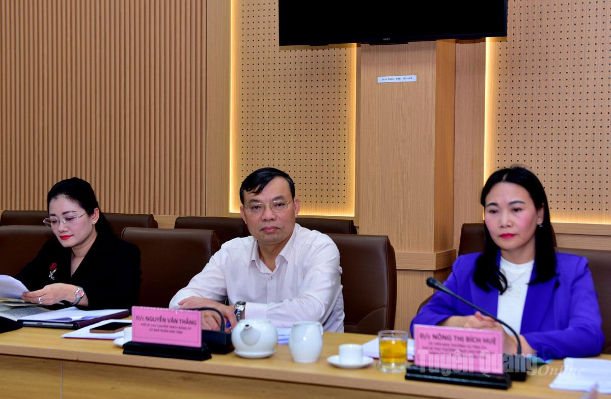 Các đồng chí Thường trực Đảng uỷ UBND tỉnh dự họp.