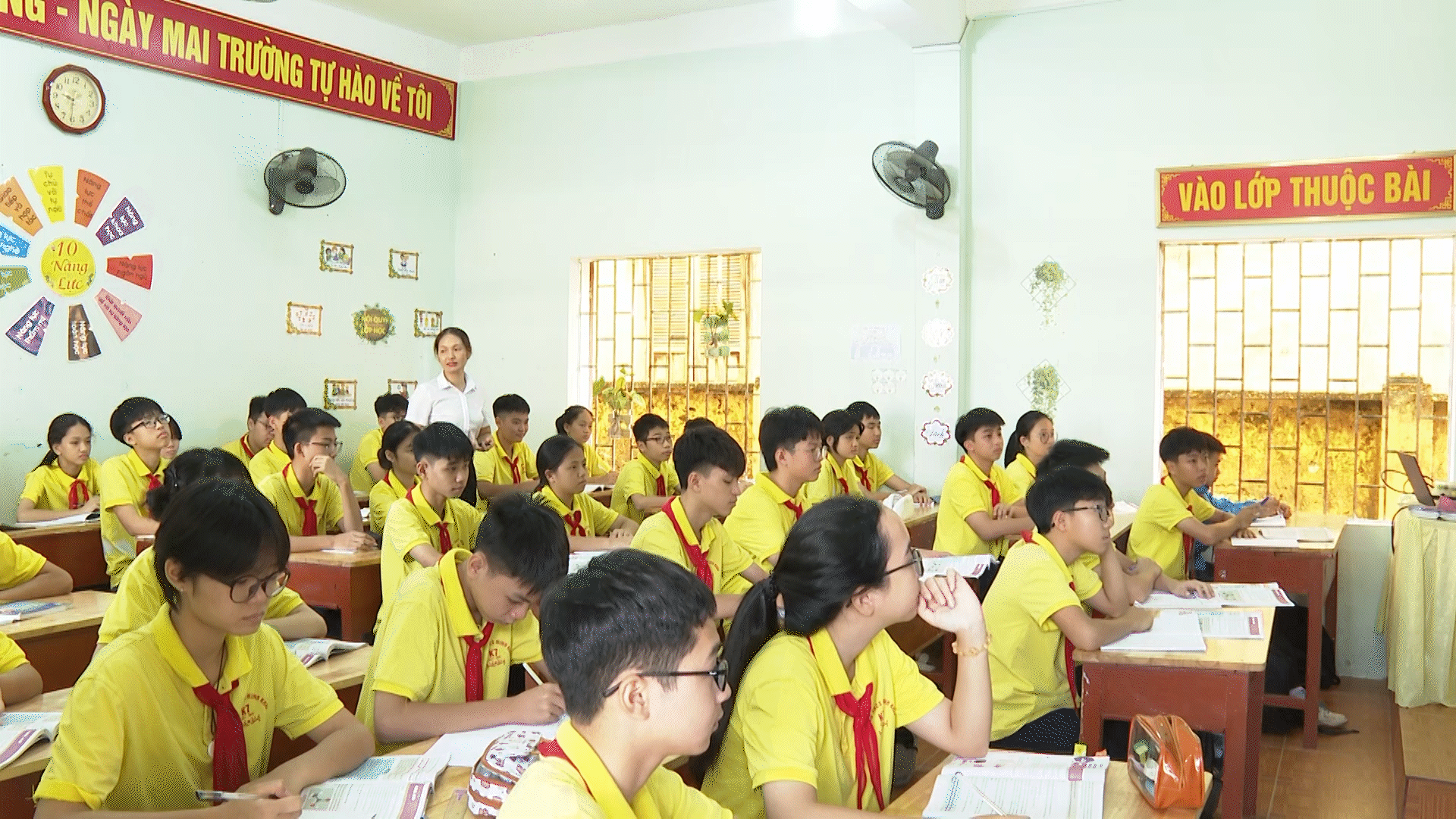 649 7335 00 18 40 13 Still001