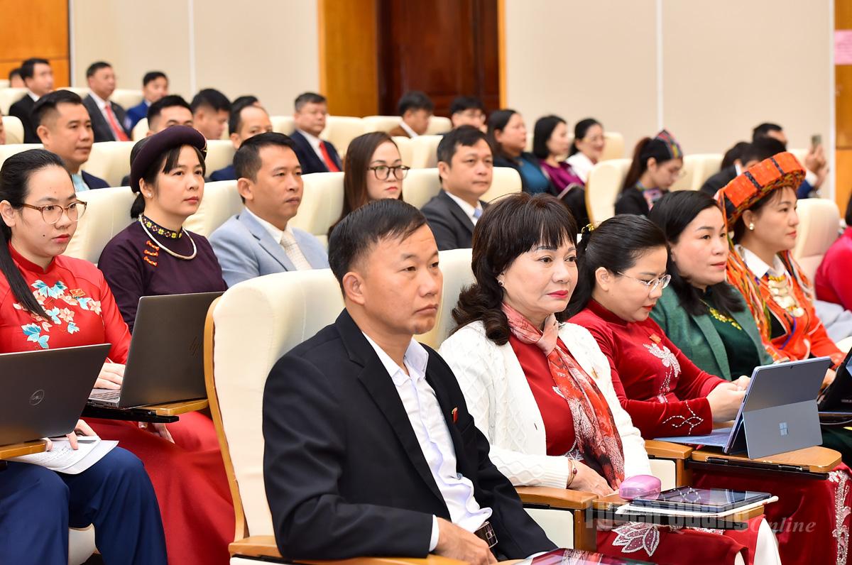 Các vị đại biểu HĐND tỉnh tại kỳ họp.