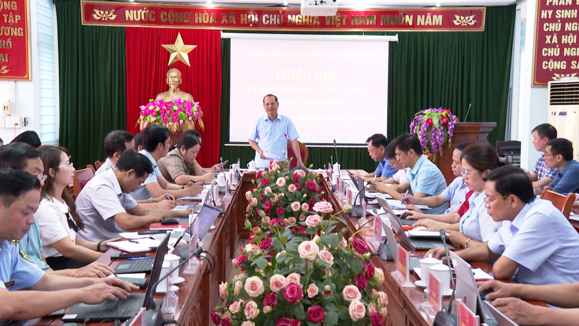 Chủ tịch UBND thành phố Kết luận Phiên họp