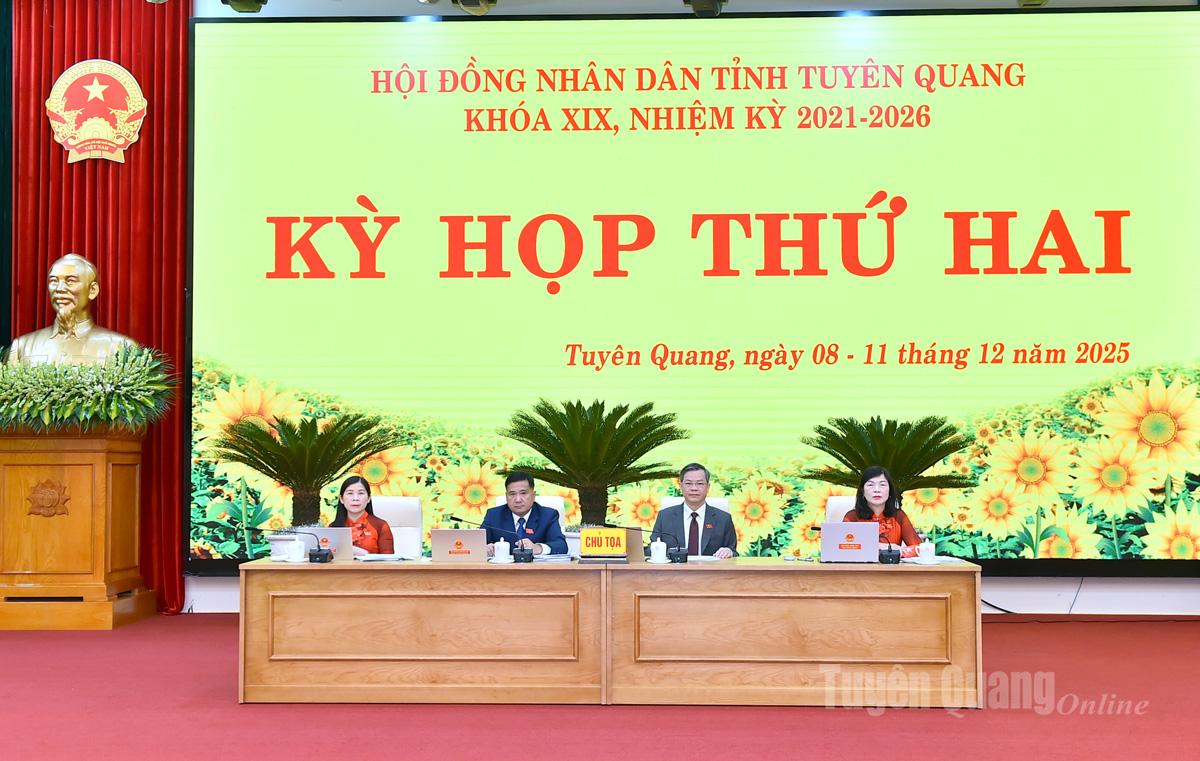 Chủ tọa kỳ họp.