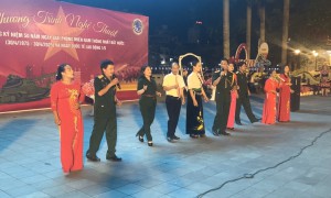 Chương trình nghệ thuật chào mừng kỷ niệm 50 năm ngày giải phóng miền Nam tại Phố đi bộ Nguyễn Trãi