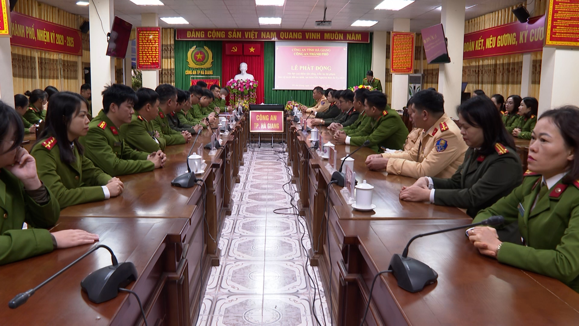 Công an thành phố triển khai đợt cao điểm tấn công trấn áp tội phạm bảo vệ tuyệt đối an ninh, an toàn tết