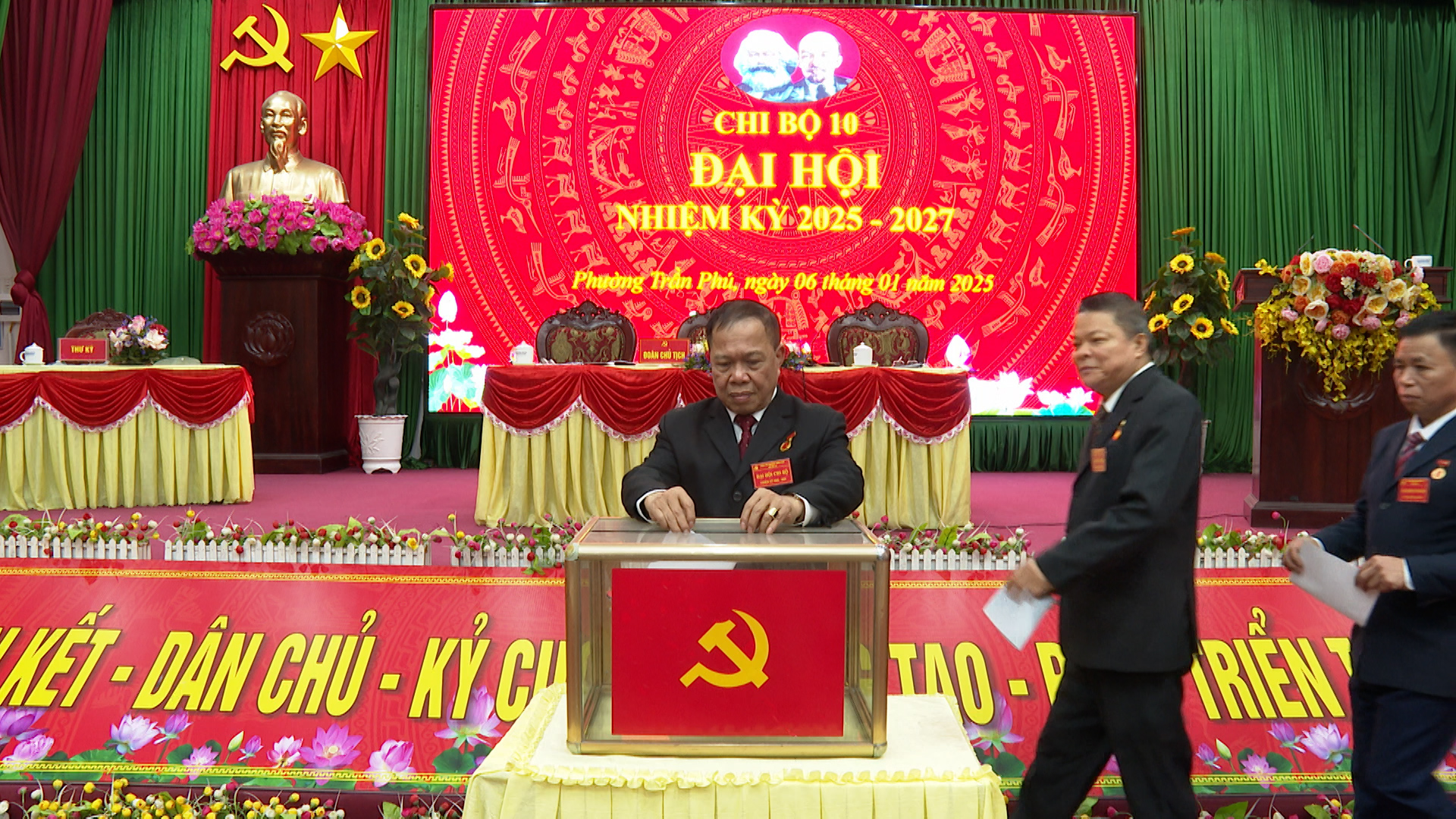 Đại hội bầu Ban chi ủy khóa mới