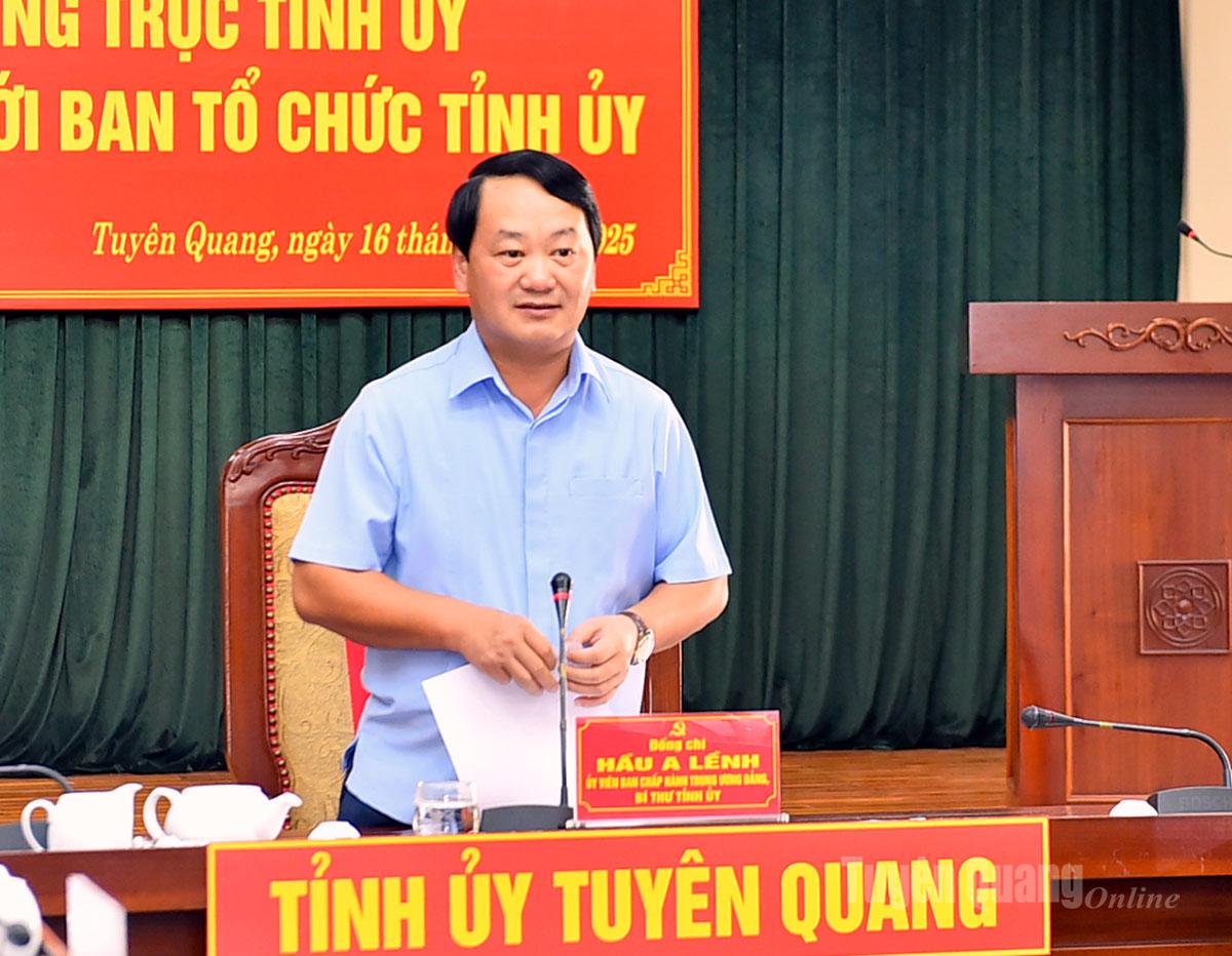 Đồng chí Bí thư Tỉnh ủy Hầu A Lềnh phát biểu tại buổi làm việc.