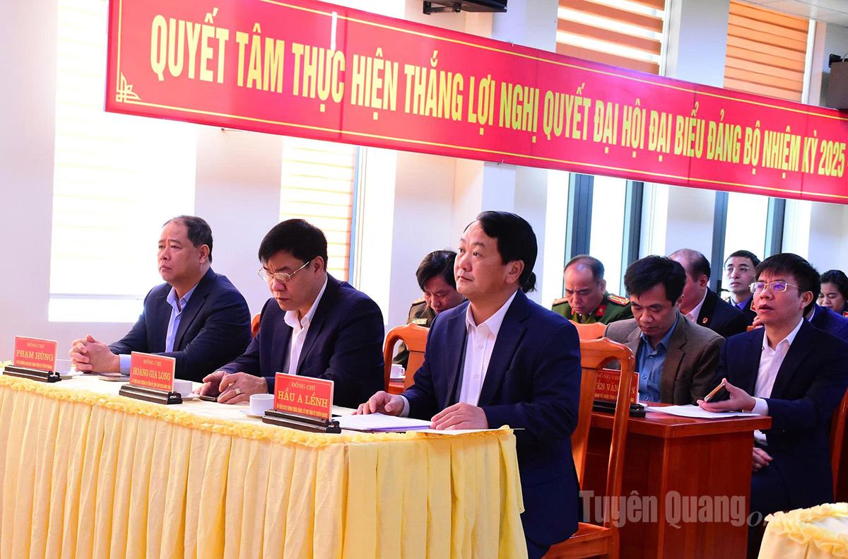 Đồng chí Hầu A Lềnh, Uỷ viên BCH Trung ương Đảng, Bí thư Tỉnh uỷ Tuyên Quang dự lễ công bố.