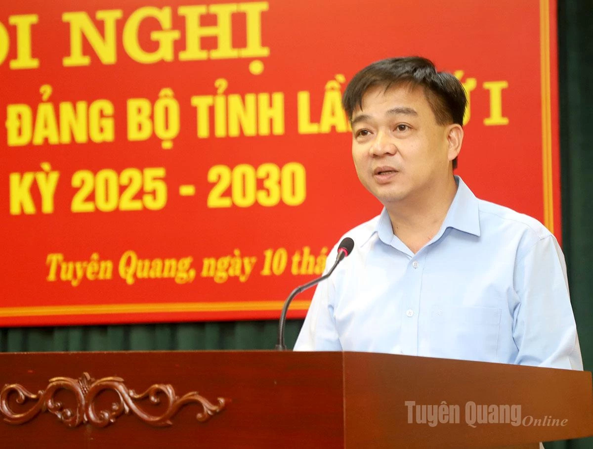 Đồng chí Nguyễn Hưng Vượng, Ủy viên BTV Tỉnh ủy, Chủ nhiệm UBKT Tỉnh ủy trình bày Dự thảo Quy chế làm việc của UBKT Tỉnh ủy khóa I, nhiệm kỳ 2025 - 2030.