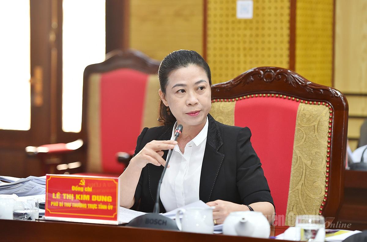 Đồng chí Phó Bí thư Thường trực Tỉnh ủy Lê Thị Kim Dung phát biểu tại hội nghị.