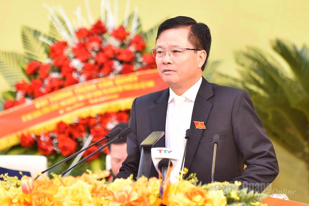 Đồng chí Trần Quang Minh, Ủy viên BTV Tỉnh ủy, Chủ nhiệm Ủy ban Kiểm tra Tỉnh ủy trình bày Báo cáo thẩm tra tư cách đại biểu.