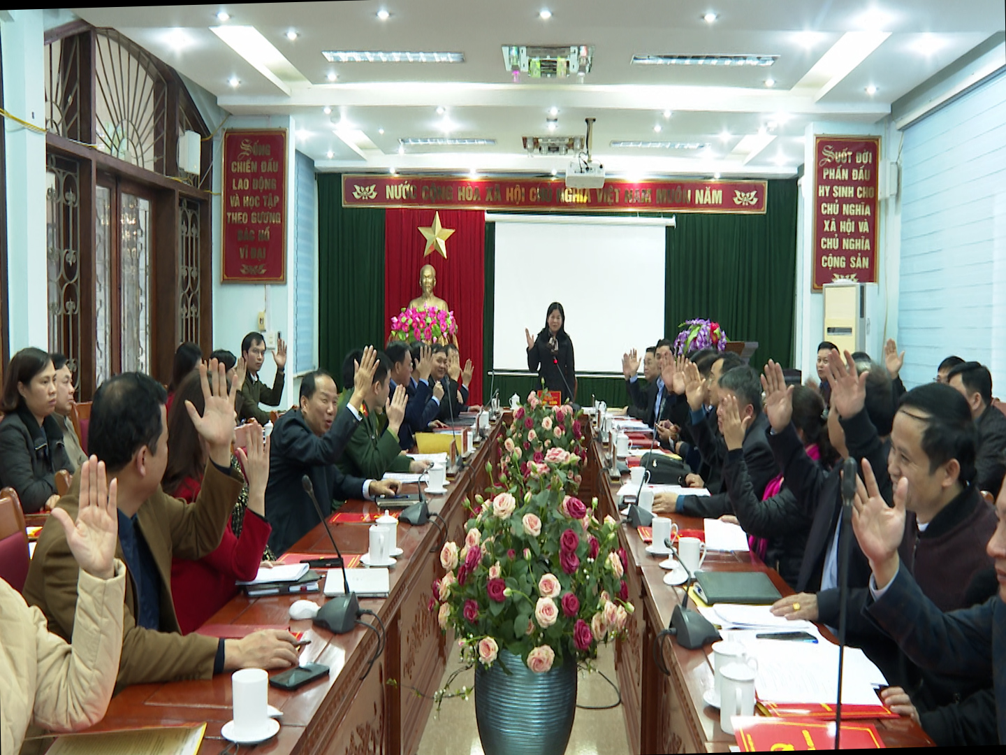 them 8 12 00 21 19 00 Still008 (1)