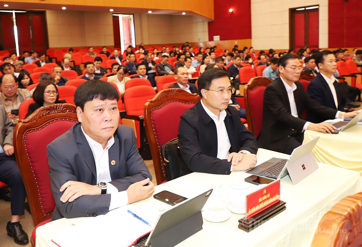 Lãnh đạo các sở, ngành dự hội nghị