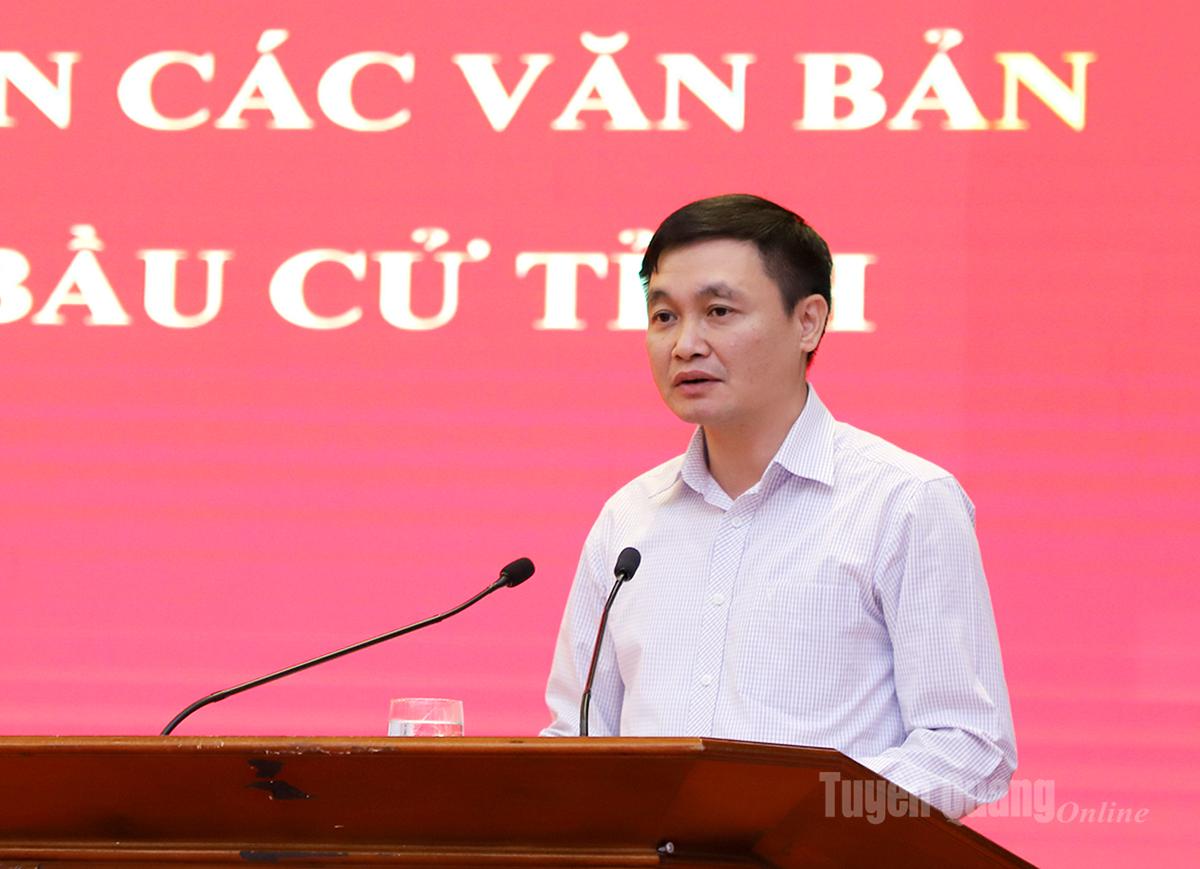  Lãnh đạo Sở Nội vụ quán triệt các văn bản tại hội nghị