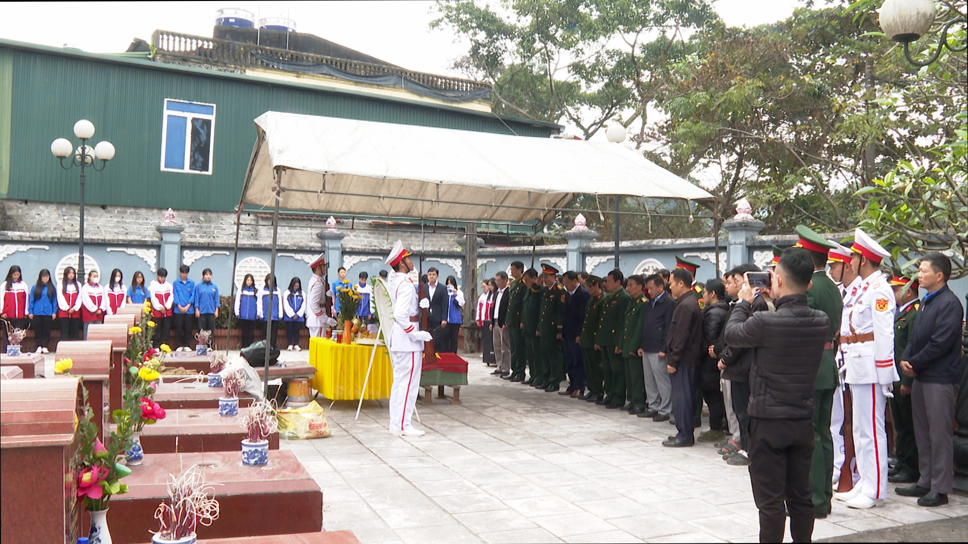 Lễ an táng được thực hiện trang nghiêm