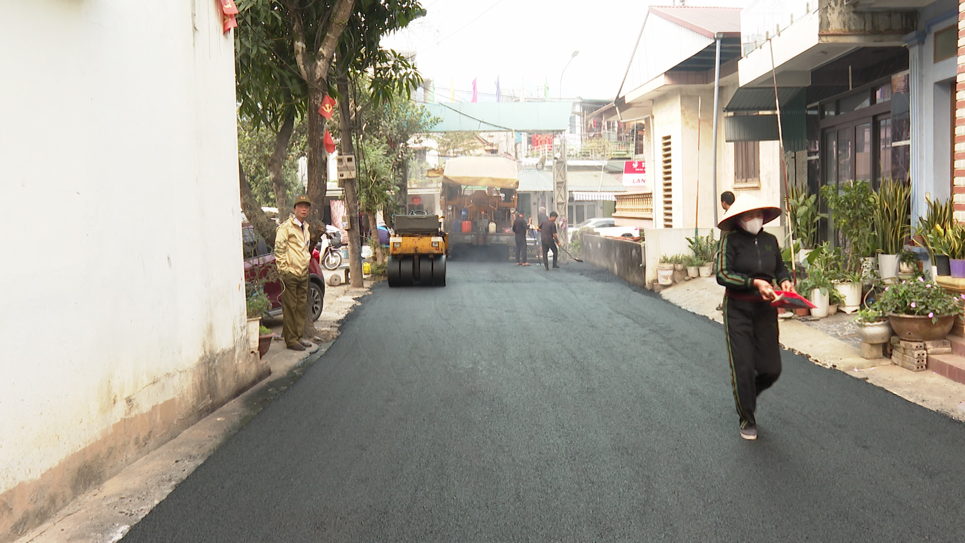 Ngõ 19, tổ 2, phường Quang Trung đổ đường nhựa để đón Tết