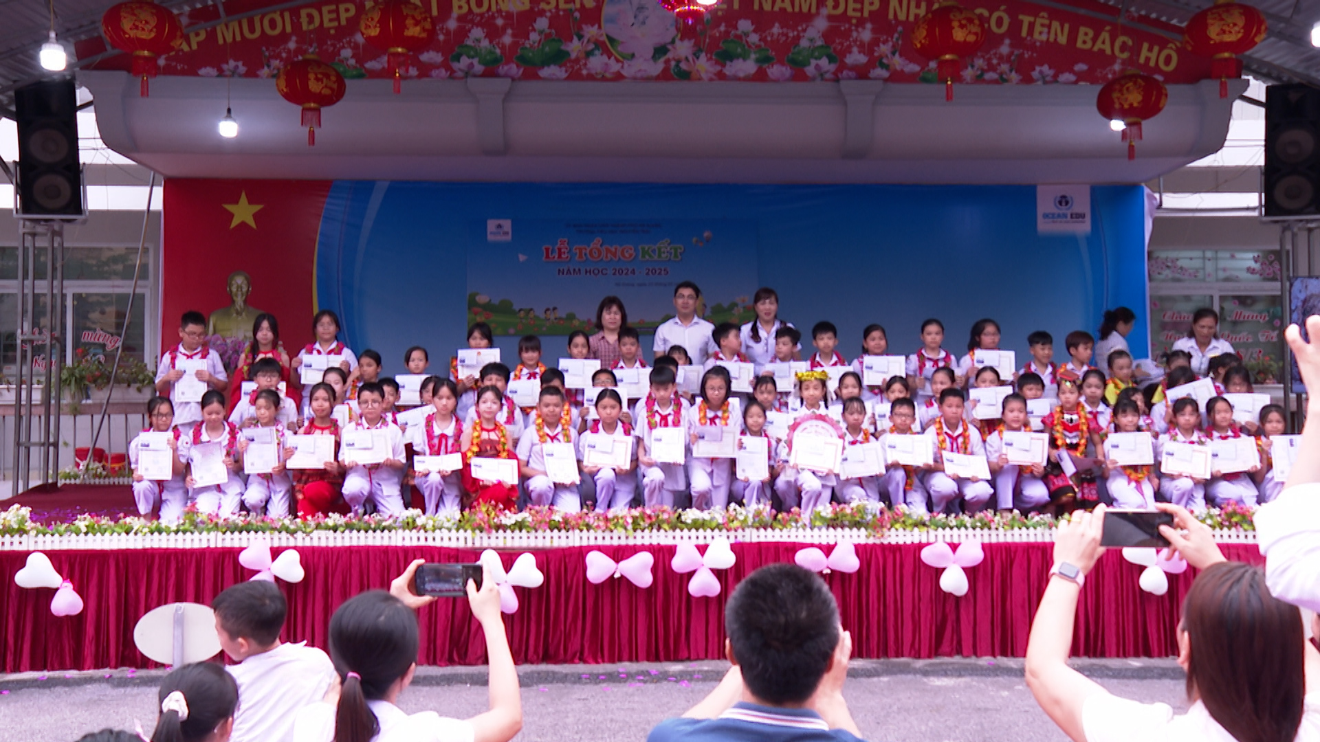 Nhà trường tuyên dương các em học sinh đạt thành tích cao