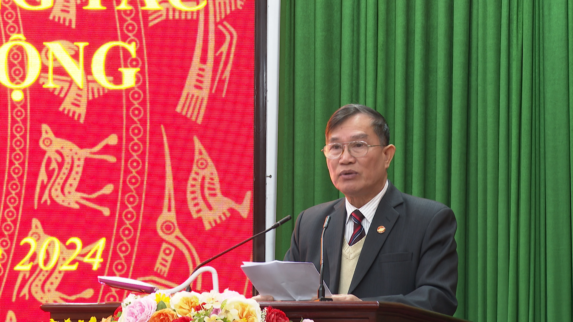 ông Phạm Bá Gia phát biểu tham luận