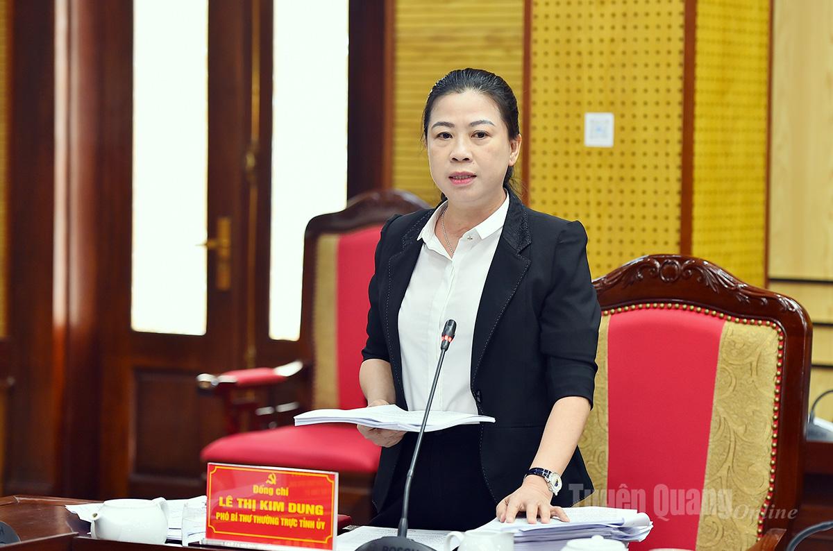 Phó Bí thư Thường trực Tỉnh ủy Lê Thị Kim Dung phát biểu tại cuộc họp.