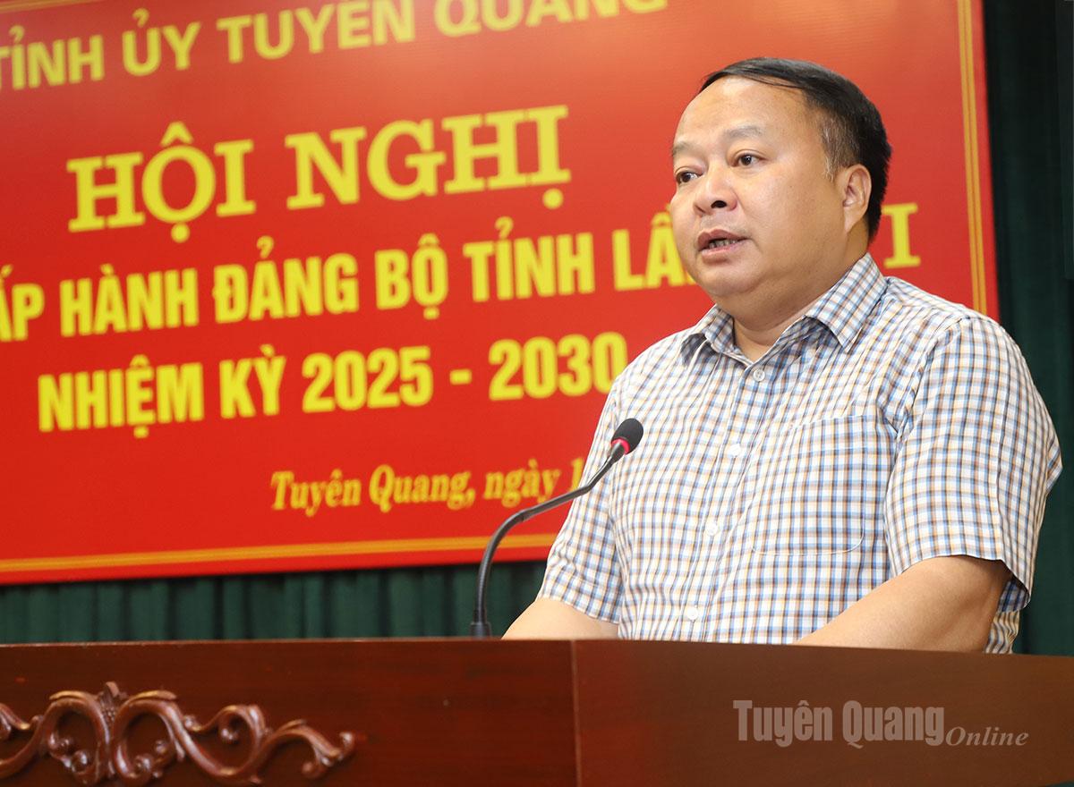 Phó Bí thư Tỉnh ủy, Chủ tịch UBND tỉnh Phan Huy Ngọc trình bày Dự thảo Chương trình hành động thực hiện Nghị quyết Đại hội Đảng bộ tỉnh khóa I, nhiệm kỳ 2025 - 2030.