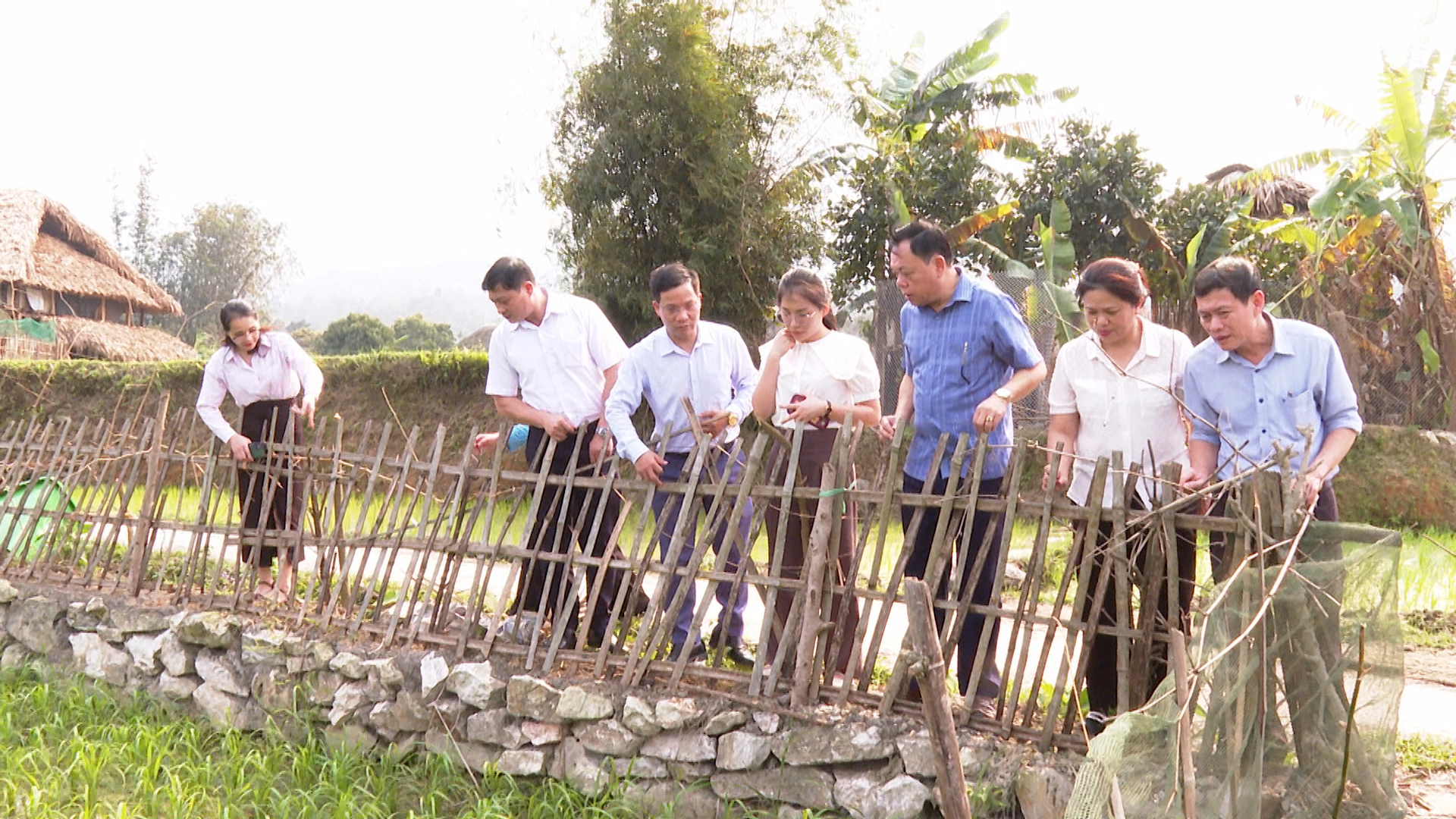 Phó Chủ tịch UBND thành phố kiểm tra mô hình ốc