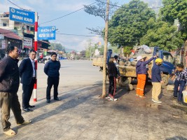 Phường Minh Khai thực hiện giải tỏa hoạt động kinh doanh trên vỉa hè khu vực cổng Bệnh viện đa khoa tỉnh Hà Giang