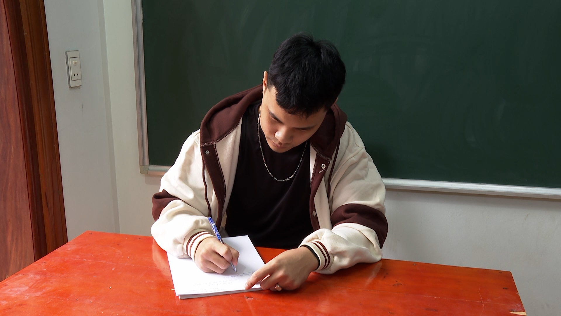 thanh niên Nguyễn Hoàng Thái viết đơn lên đường nhập ngũ