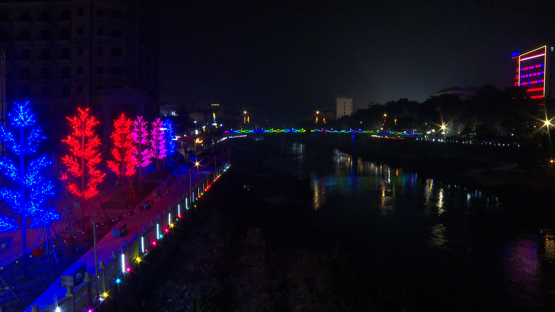 Thành phố lunh linh ánh điện về đêm