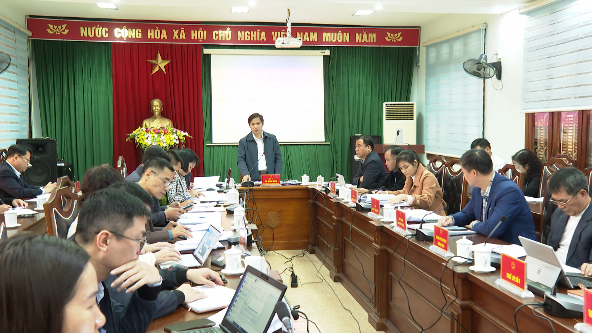 Phiên họp tháng 12/2025, UBND phường Hà Giang 2