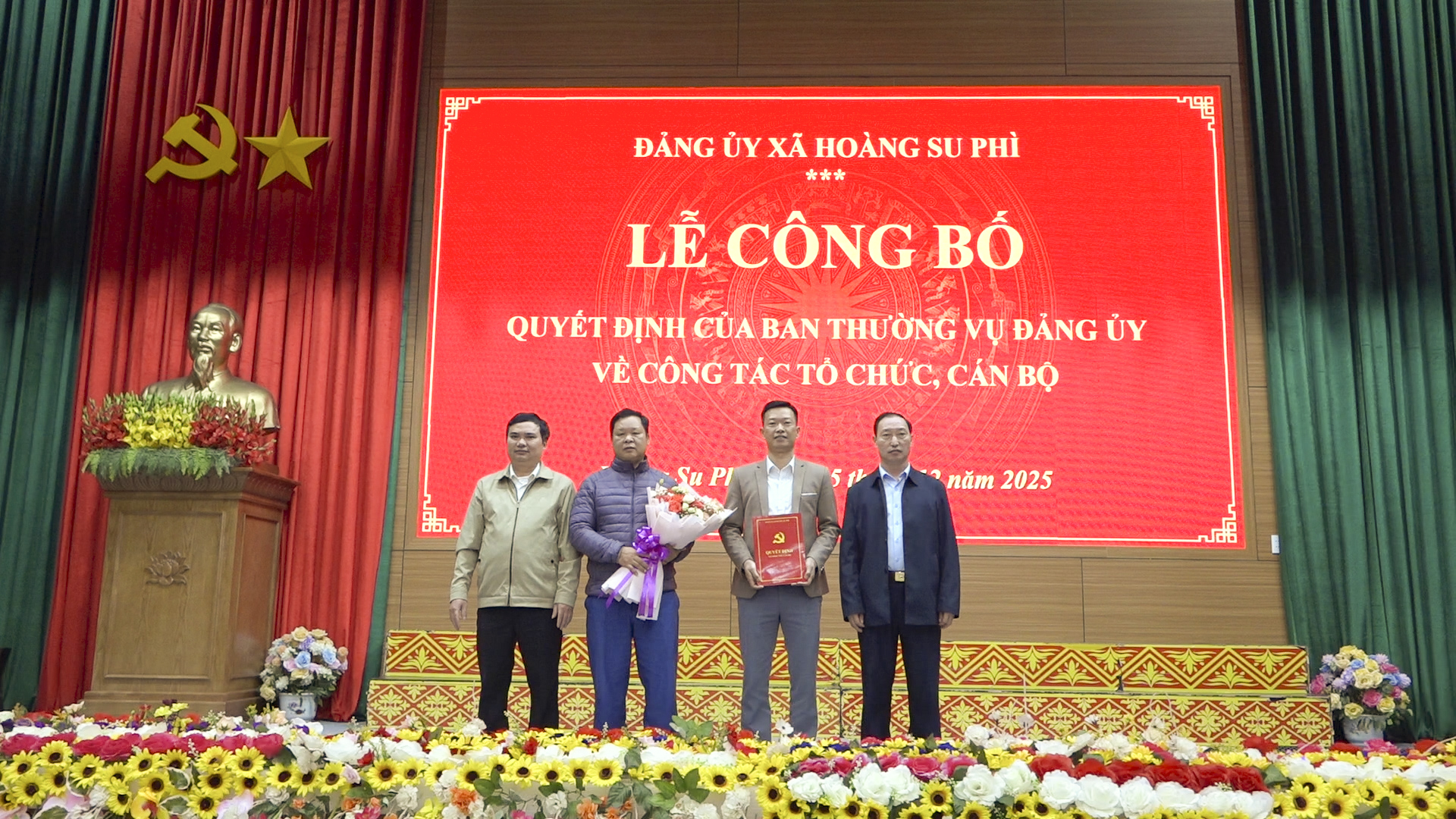 Đảng ủy xã Hoàng Su Phì công bố các quyết định về công tác cán bộ