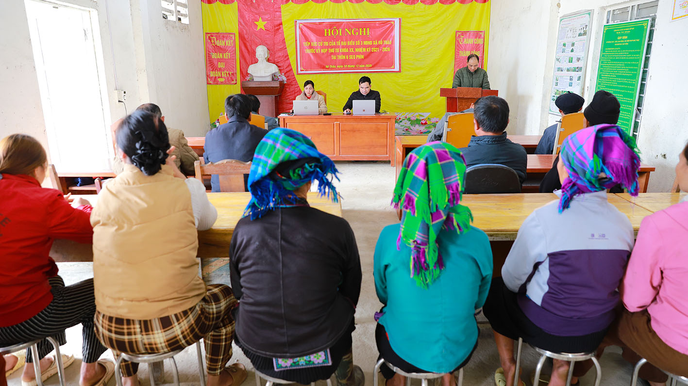 Tổ đại biểu số ba HĐND xã Hồ Thầu tiếp xúc cử tri tri trước kỳ họp thứ tư, khóa XX, nhiệm kỳ 2021-2026