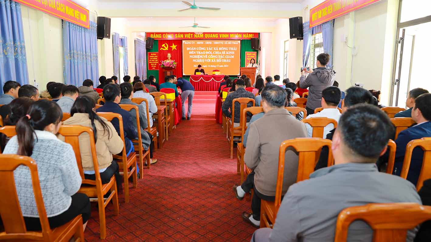 Đoàn công tác xã Hồng Thái trao đổi, học tập kinh nghiệm mô hình giảm nghèo tại xã Hồ Thầu