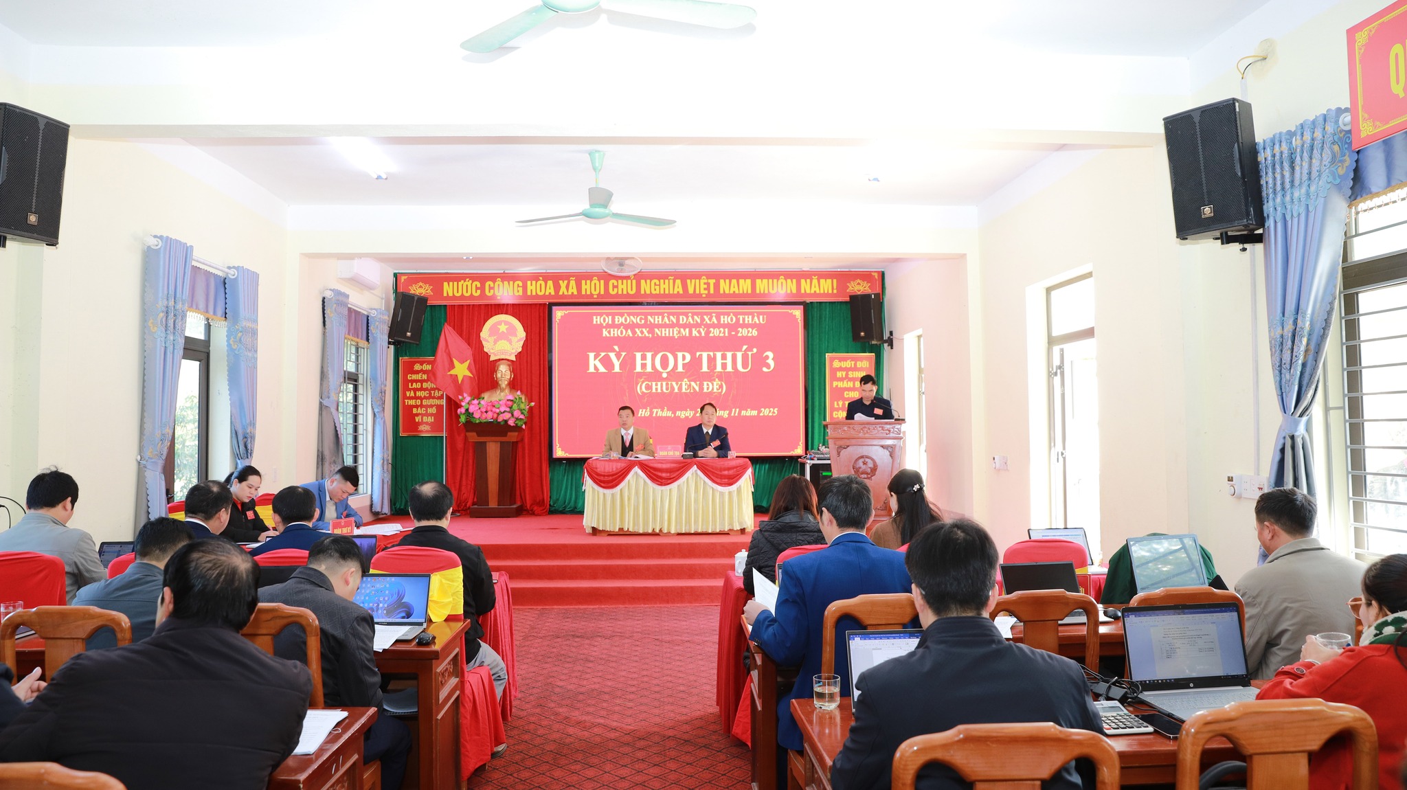 Kỳ họp thứ ba (chuyên đề) HĐND xã Hồ Thầu khóa XX nhiệm kỳ 2021 - 2026