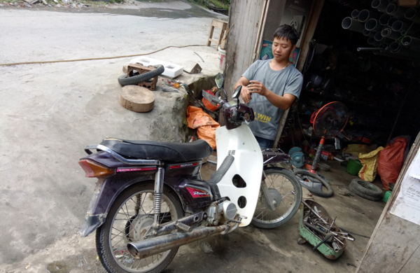 Công ty TNHH Vimas Global tặng quà cho học sinh tại xã