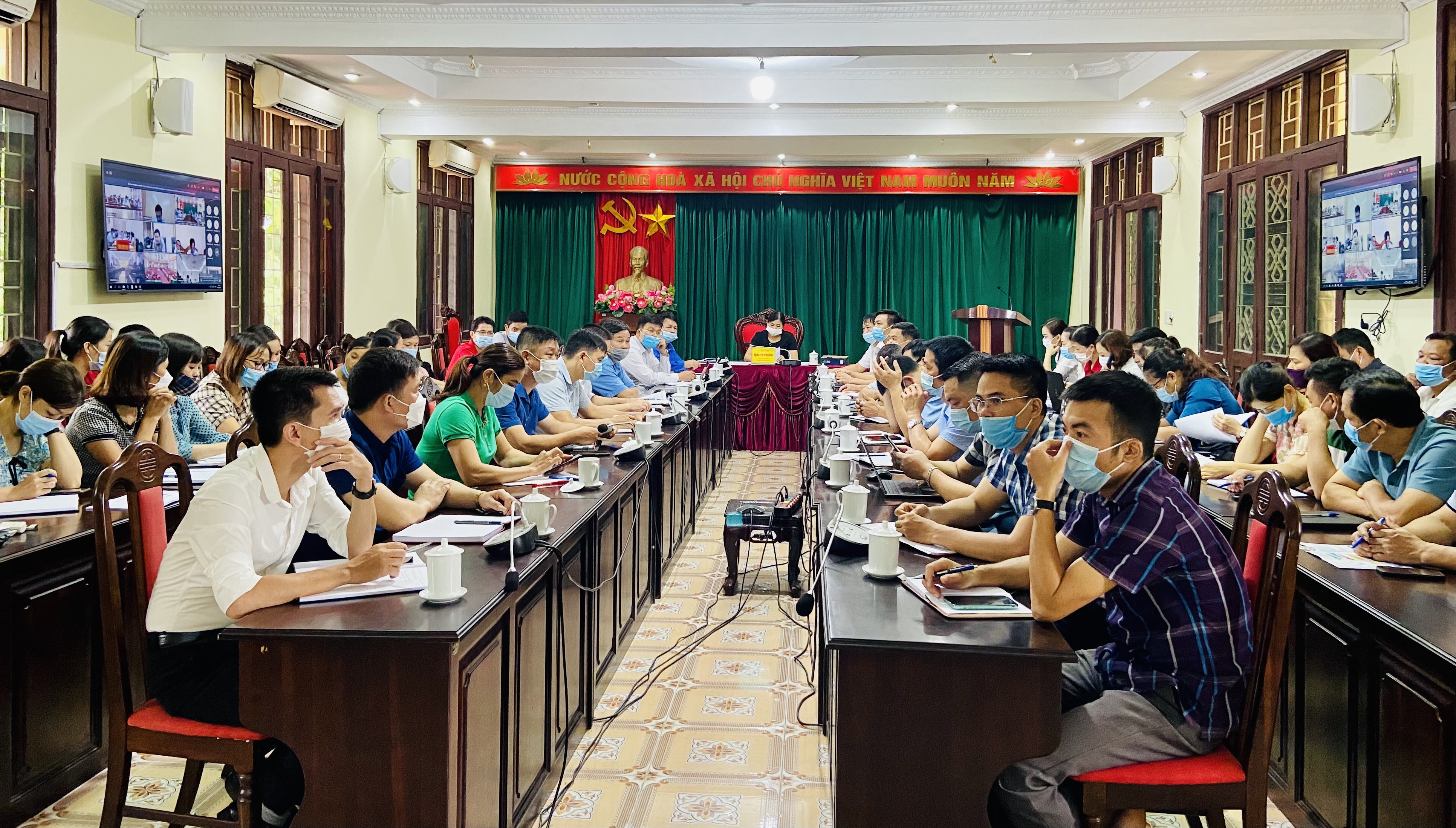 Hội nghị trực tuyến tập huấn quy tr&igrave;nh r&agrave; so&aacute;t hộ ngh&egrave;o, hộ cận ngh&egrave;o năm 2021