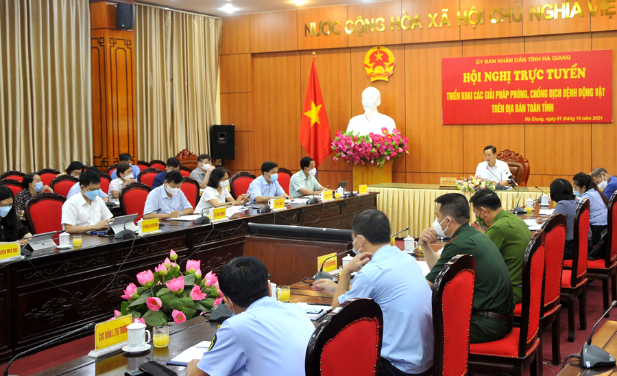 "Quyết tâm ngăn chặn, khống chế dịch bệnh trên vật nuôi"