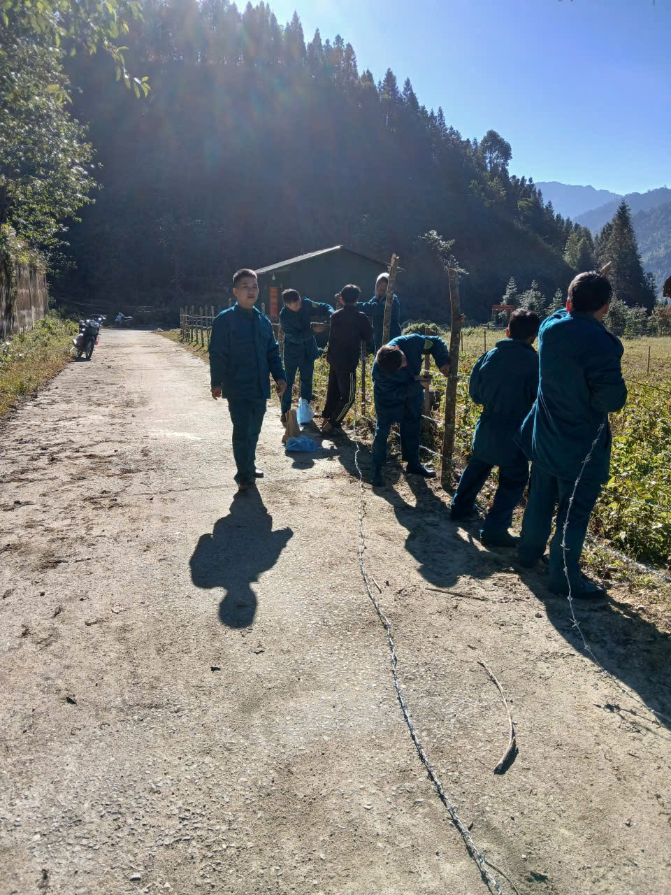 CHỈNH TRANG KHUÔN VIÊN ĐƠN VỊ TIỂU ĐỘI DÂN QUÂN THƯỜNG TRỰC XÃ LAO CHẢI