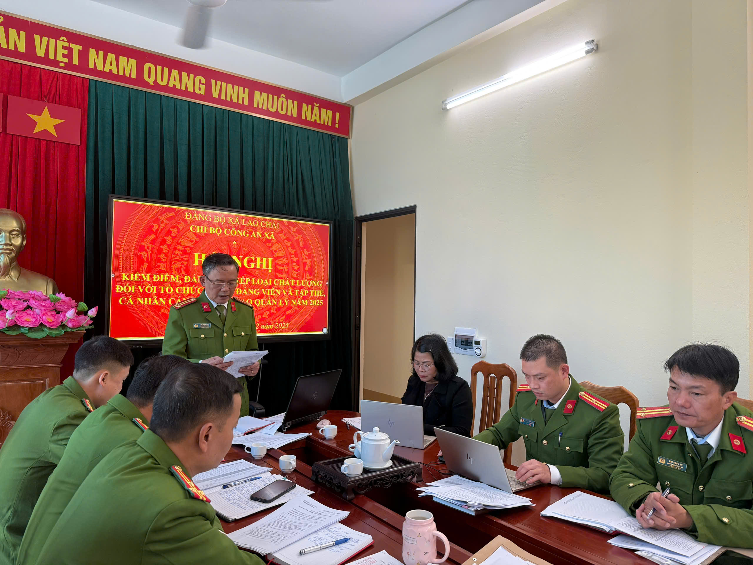 CÔNG AN XÃ LAO CHẢI KIỂM ĐIỂM, ĐÁNH GIÁ, XẾP LOẠI CHẤT LƯỢNG TỔ CHỨC ĐẢNG, ĐẢNG VIÊN VÀ TẬP THỂ, CÁ NHÂN CÁN BỘ LÃNH ĐẠO, QUẢN LÝ NĂM 2025