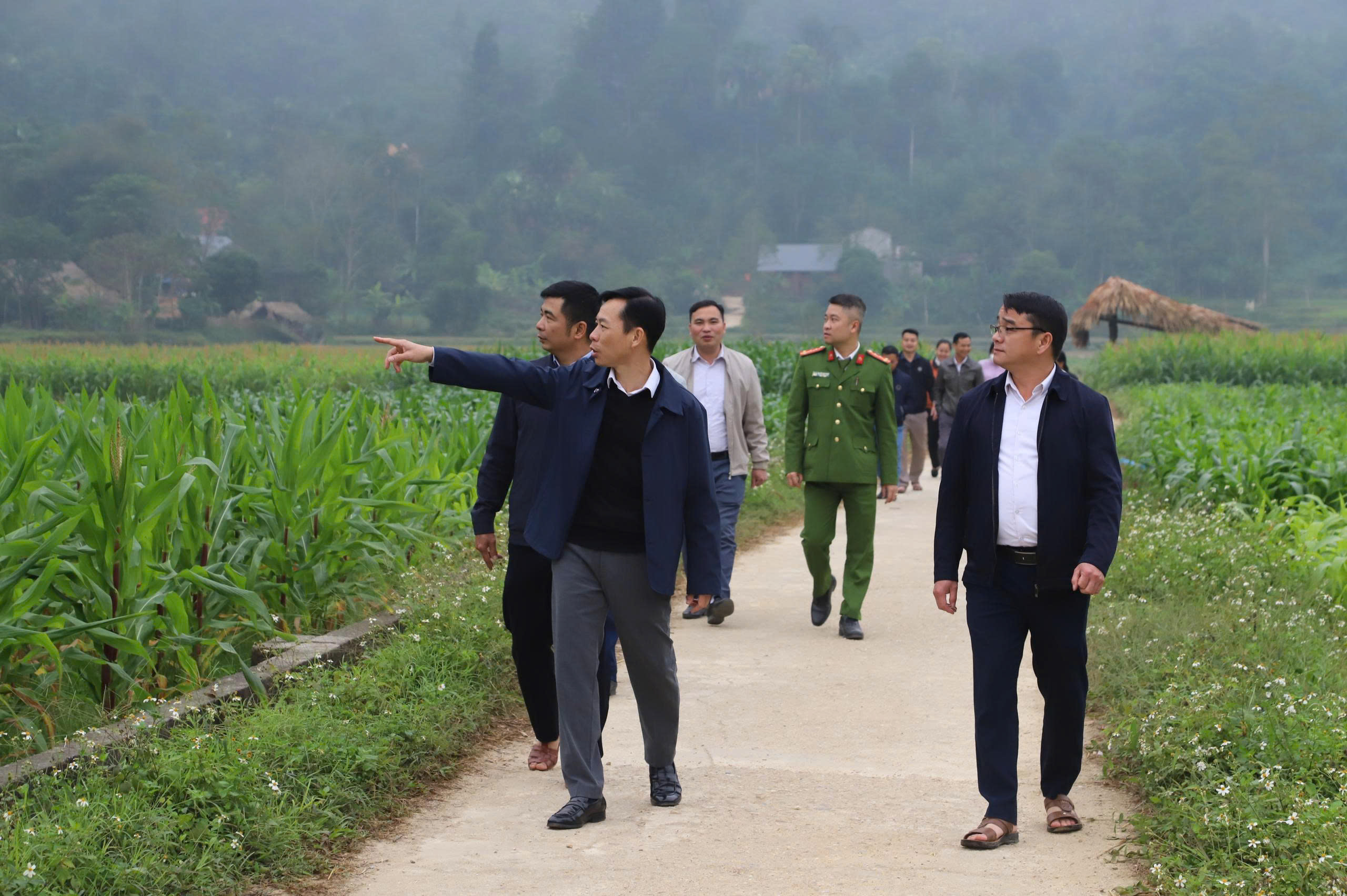 Chủ tịch UBND xã Liên Hiệp làm việc trực tiếp với một số thôn trên địa bàn